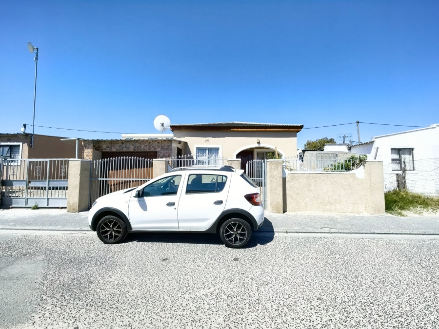 5 Bedroom Property for Sale in Philippi East Western Cape